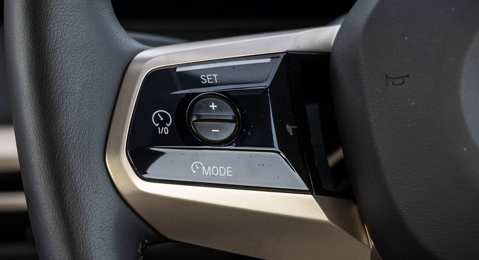 BMW iX xDrive50 interior view 9