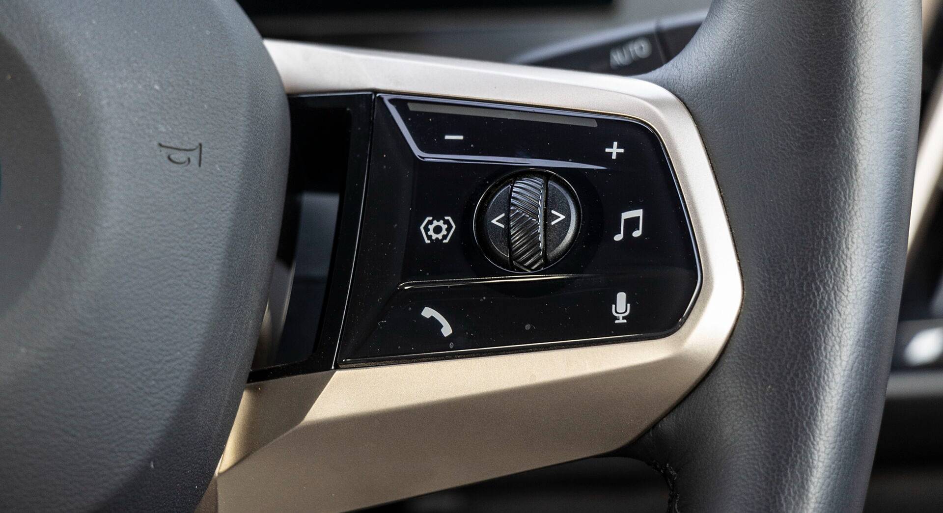 BMW iX xDrive50 interior view 10