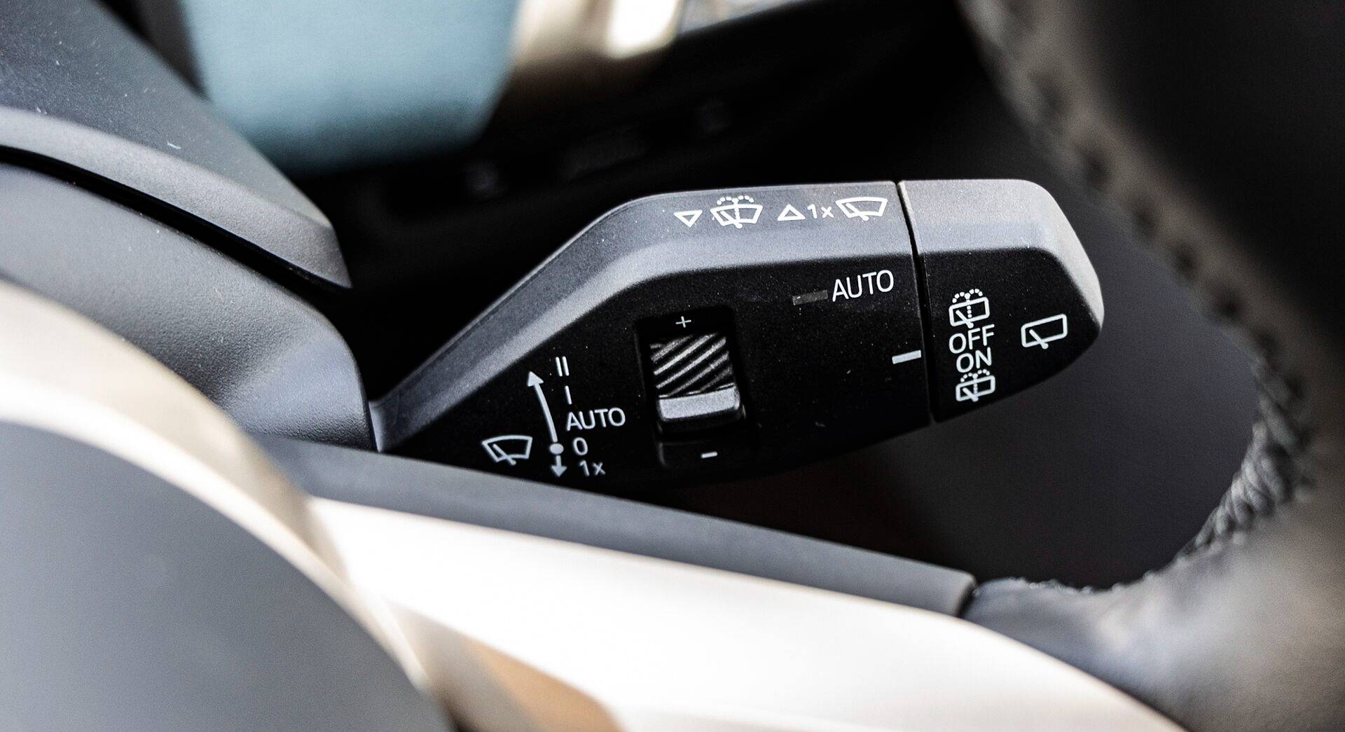 BMW iX xDrive50 interior view 15