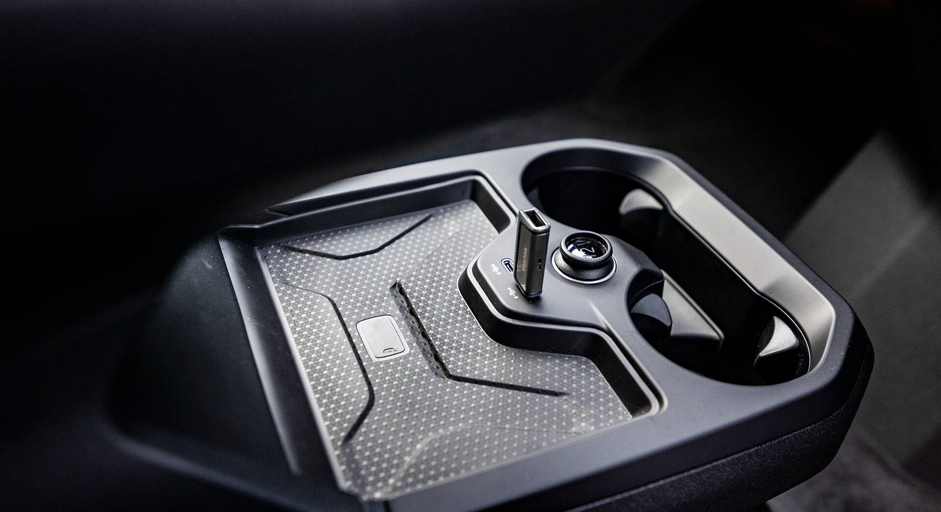 BMW iX xDrive50 interior view 20