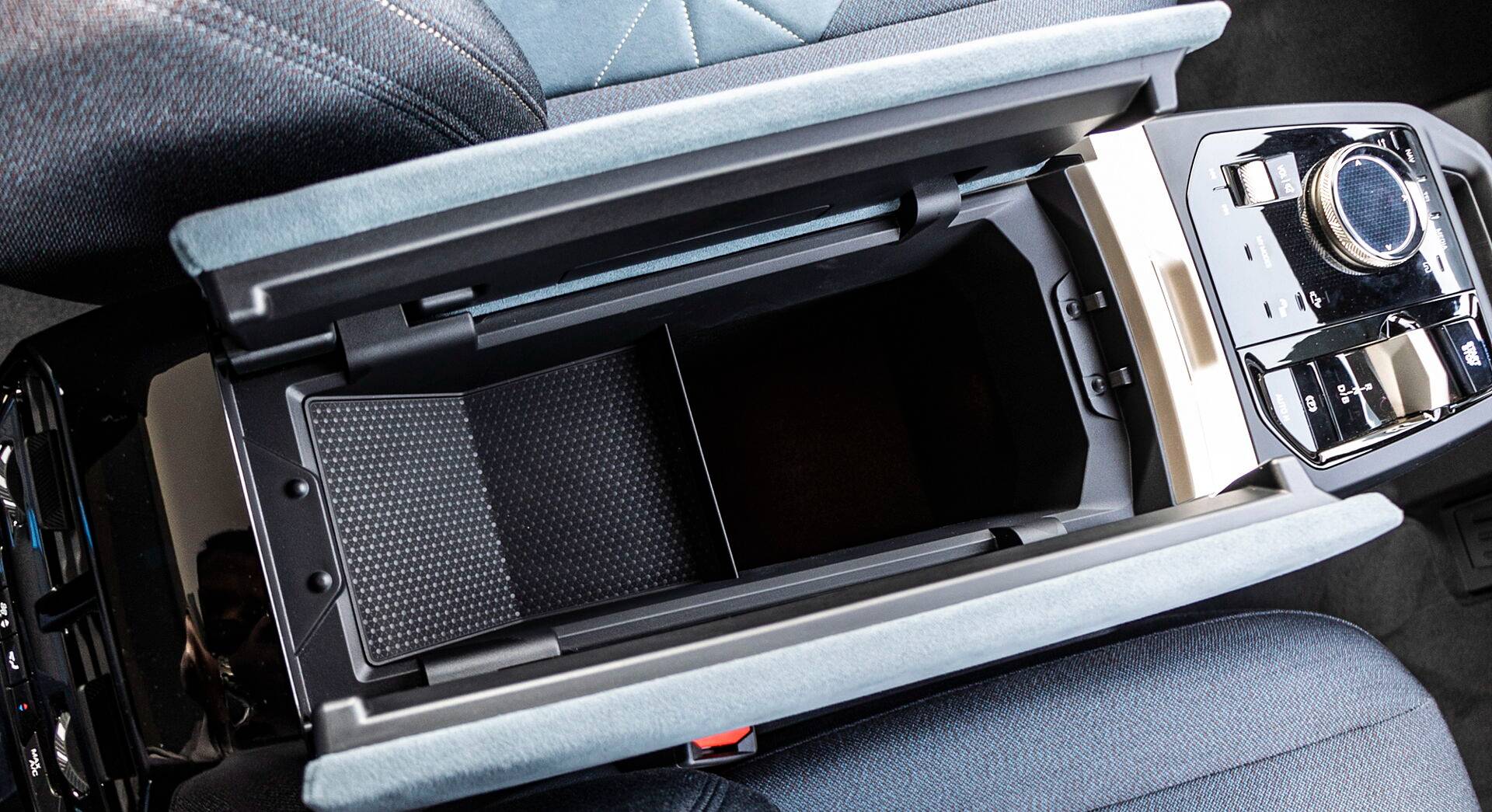 BMW iX xDrive50 interior view 22