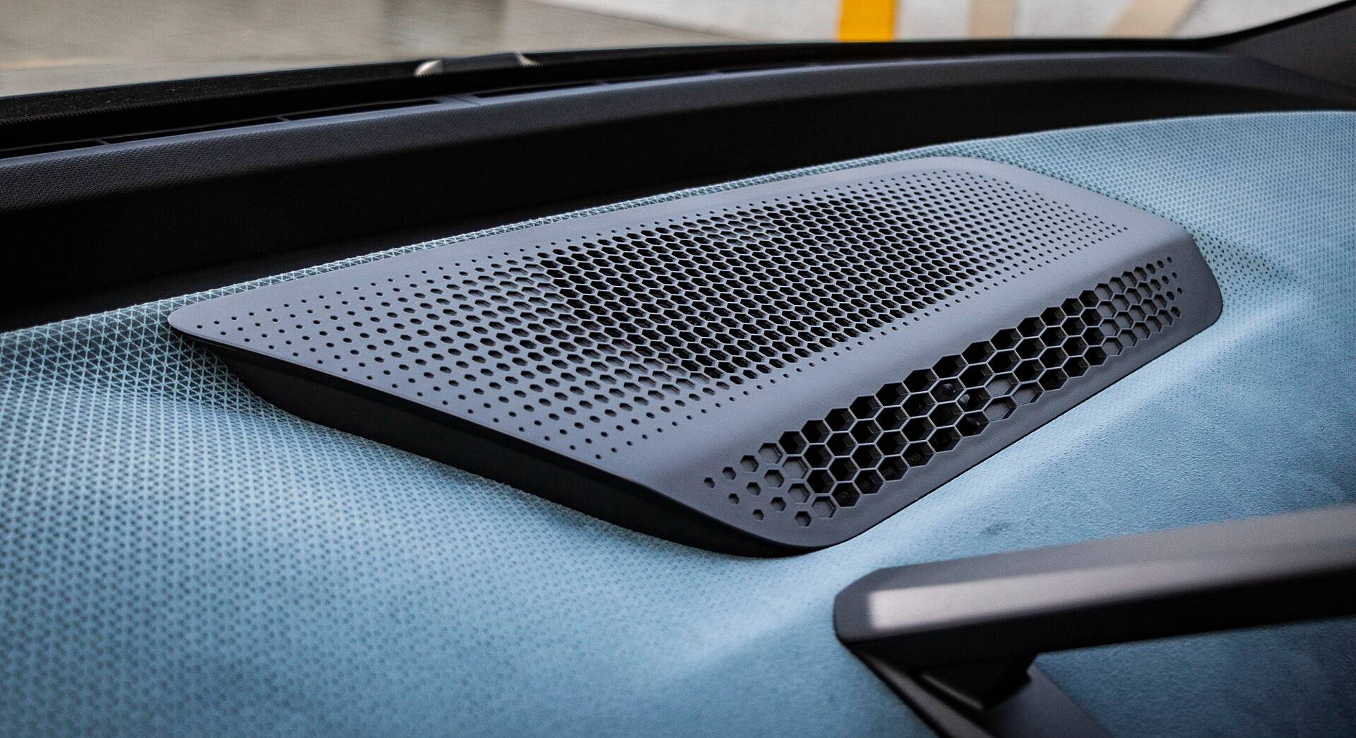 BMW iX xDrive50 interior view 27