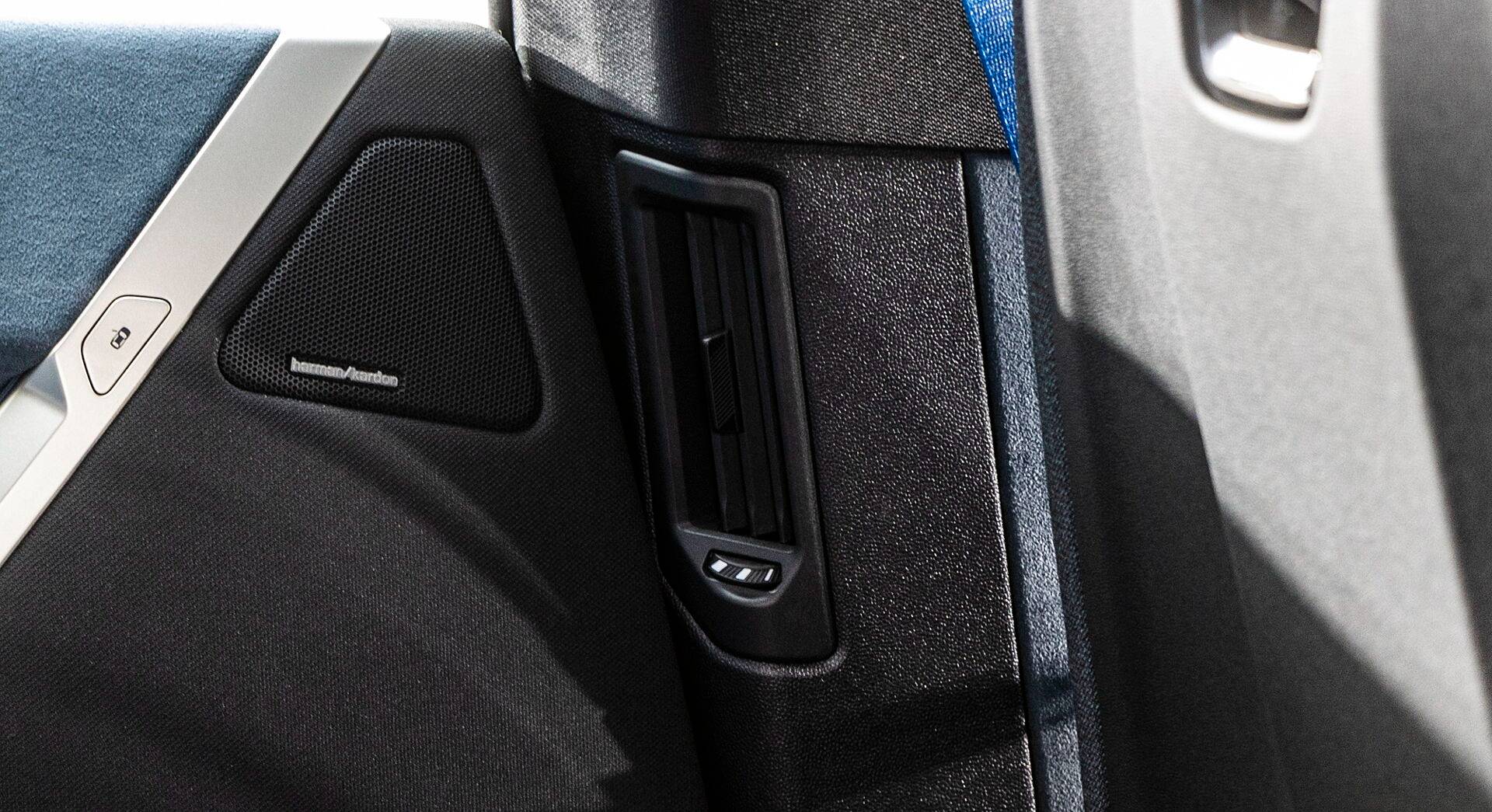 BMW iX xDrive50 interior view 32