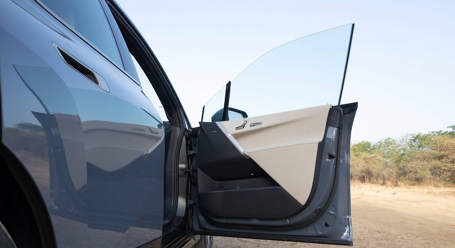 BMW iX xDrive50 interior view 36