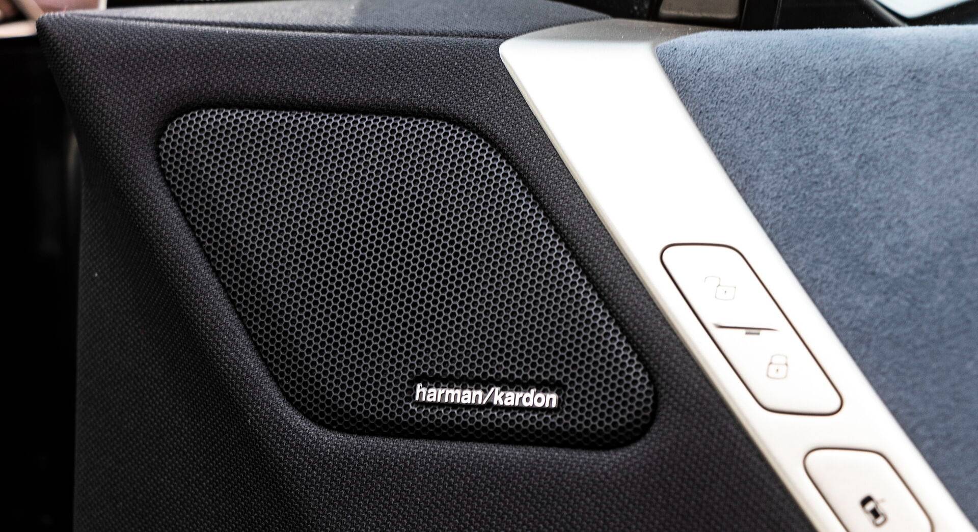 BMW iX xDrive50 interior view 39