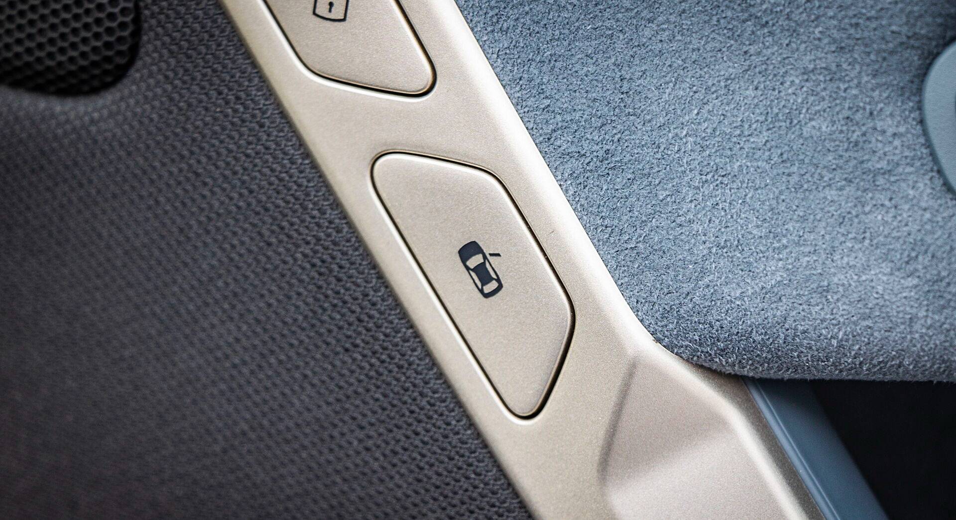 BMW iX xDrive50 interior view 41