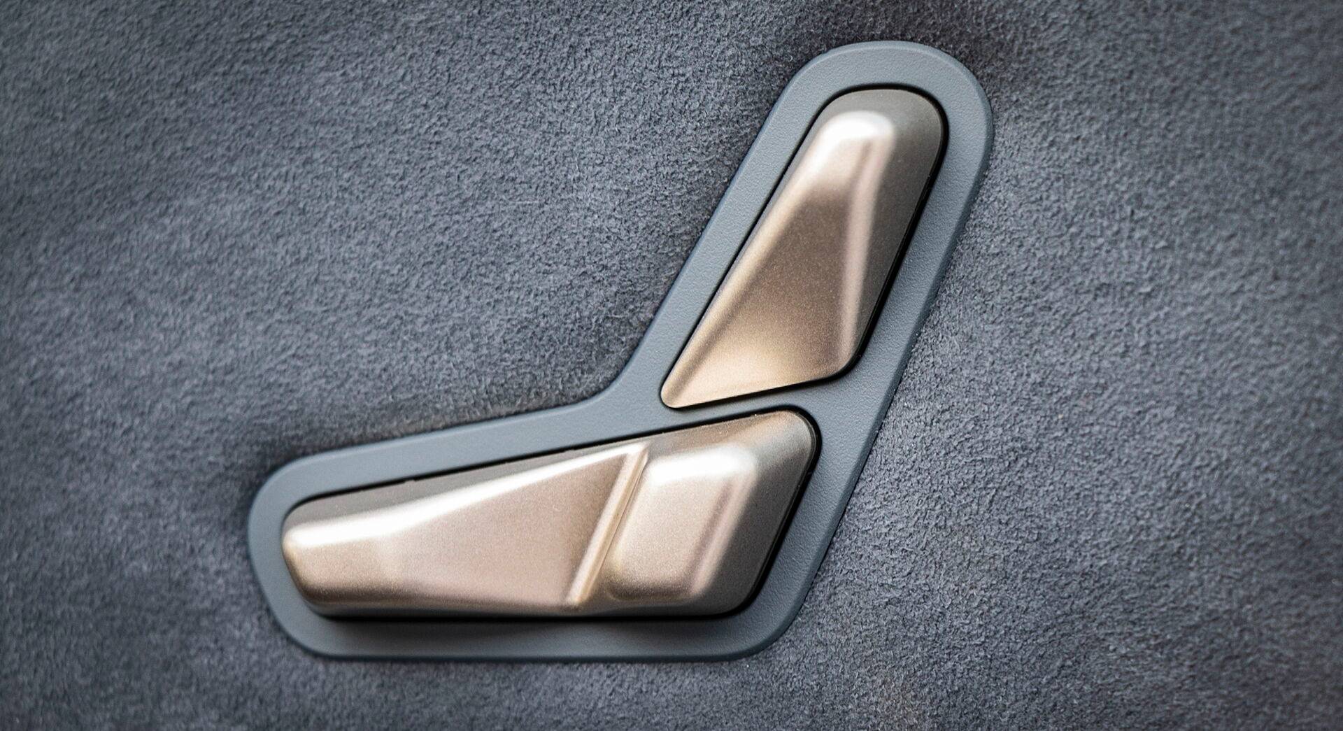 BMW iX xDrive50 interior view 42