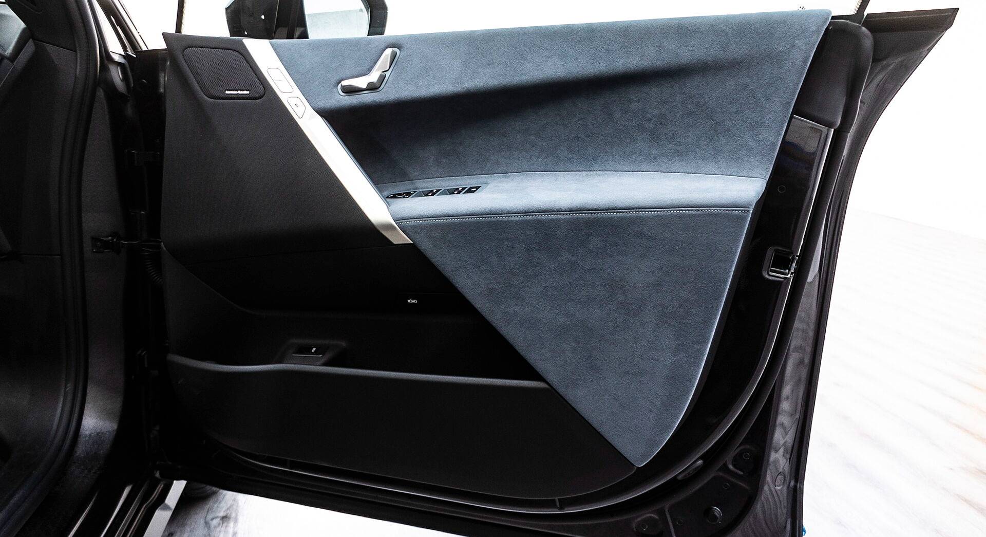 BMW iX xDrive50 interior view 44