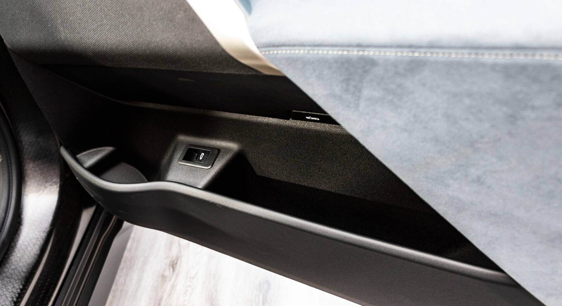 BMW iX xDrive50 interior view 45