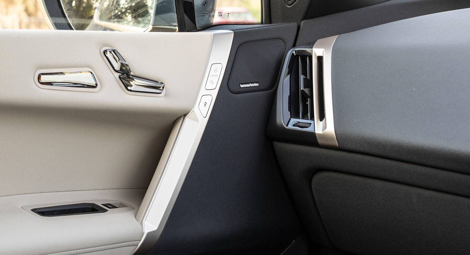 BMW iX xDrive50 interior view 46