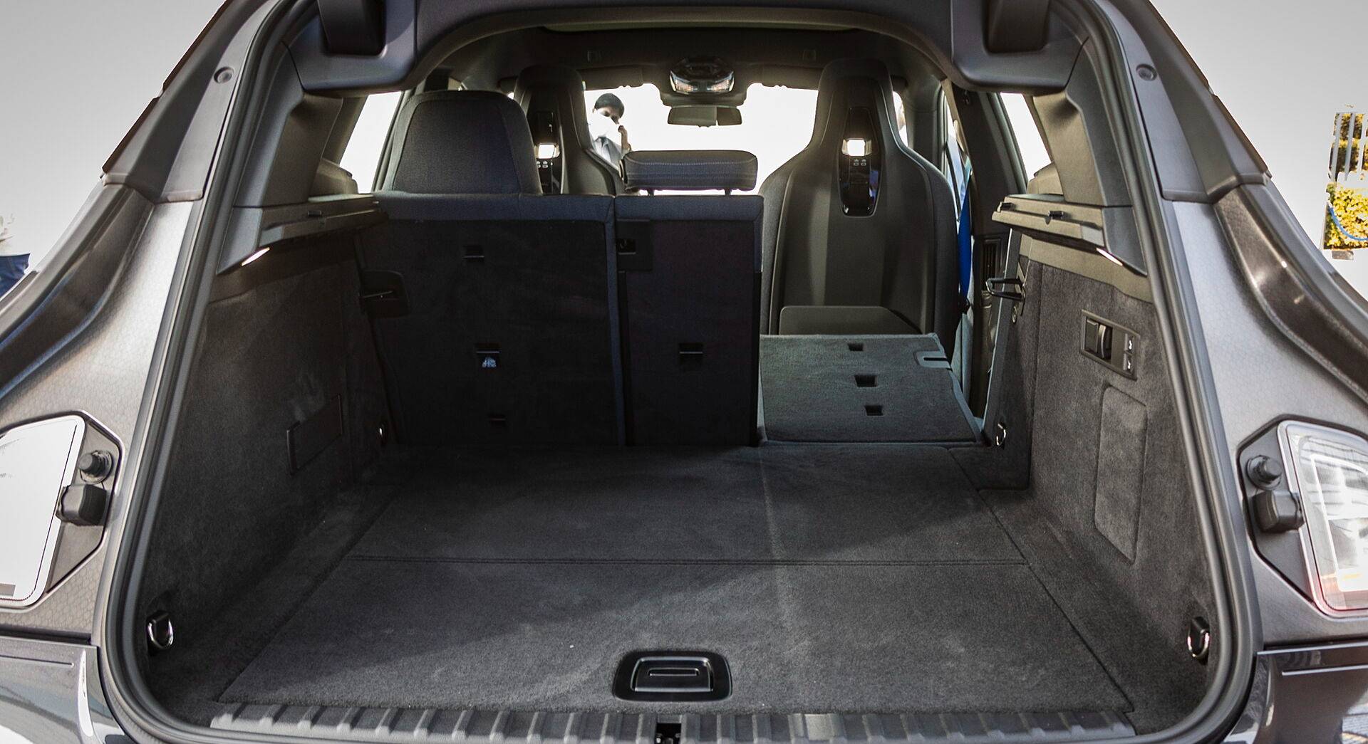 BMW iX xDrive50 interior view 52