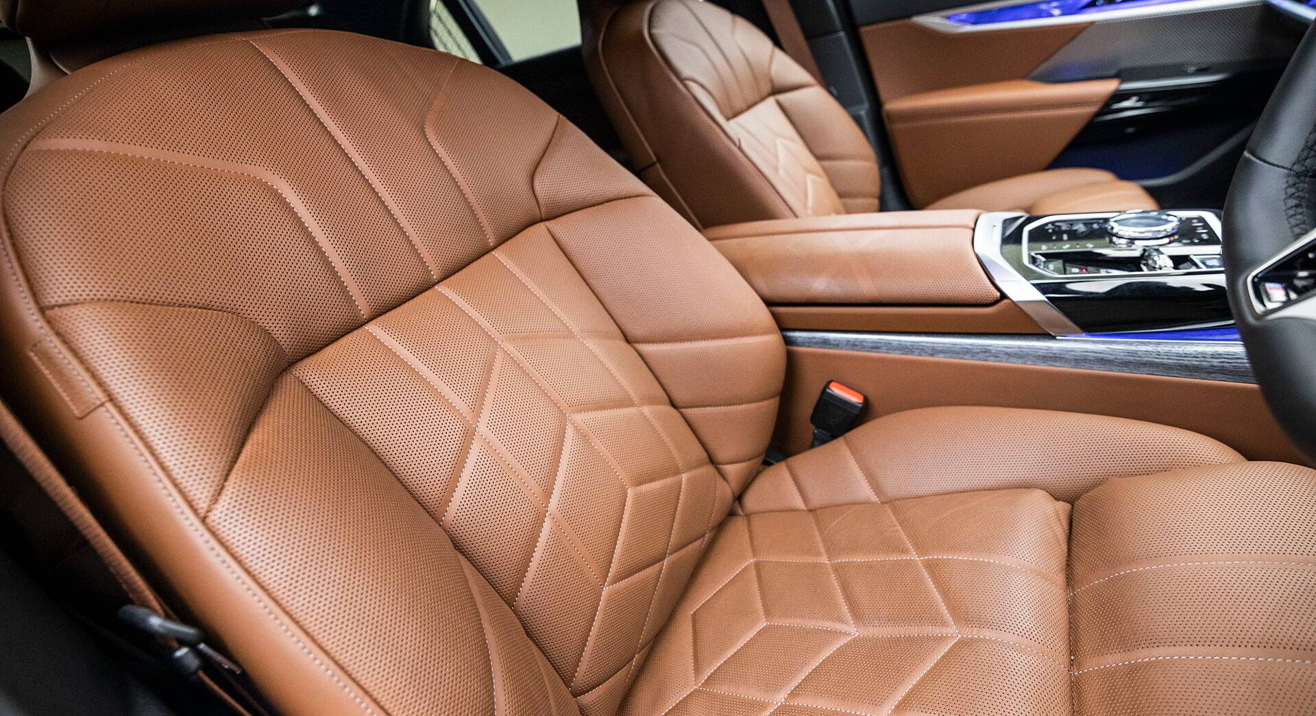 BMW i7 interior view 14
