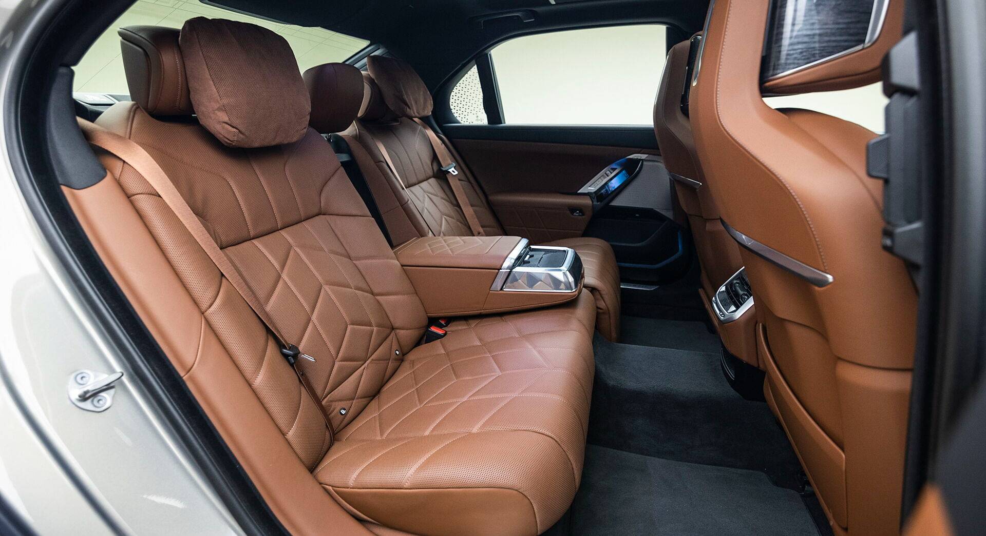 BMW i7 interior view 27