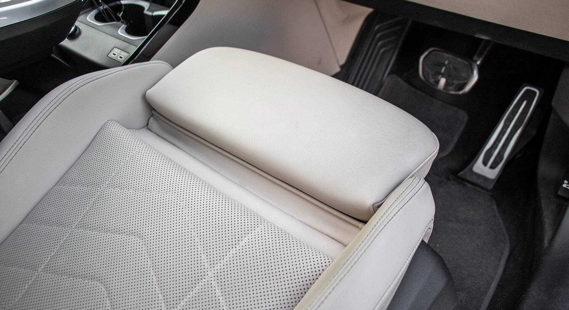 BMW iX1 interior view 16