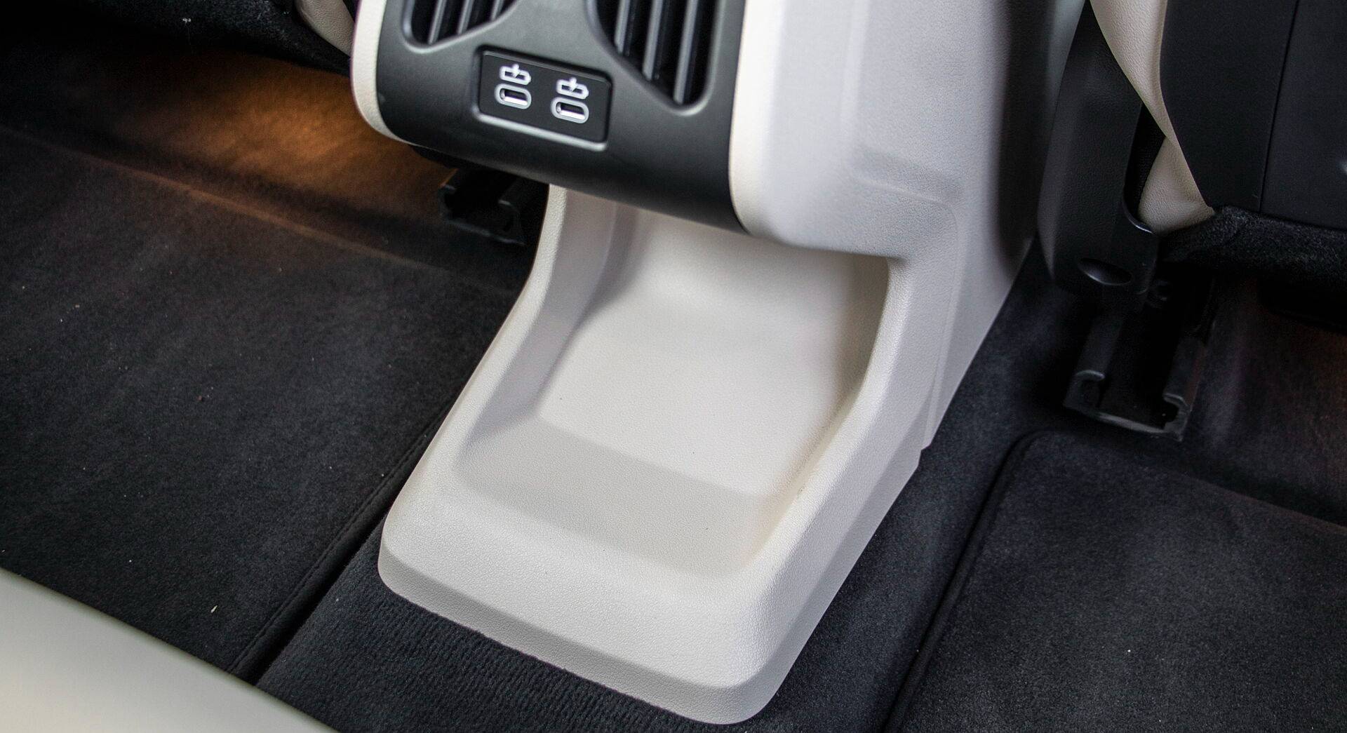 BMW iX1 interior view 36