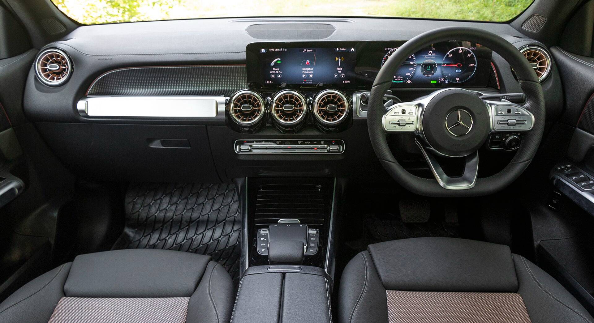 Mercedes-Benz EQB 350 4Matic interior view 1