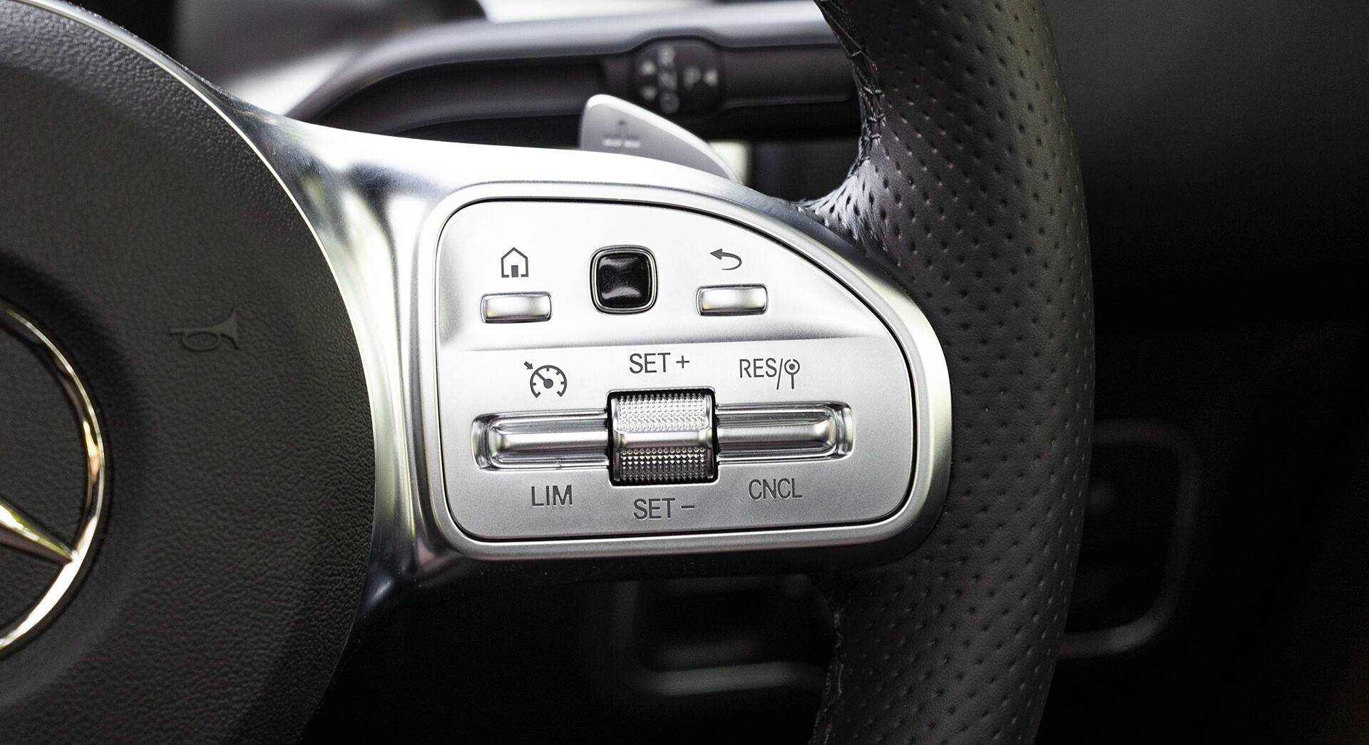 Mercedes-Benz EQB 350 4Matic interior view 7