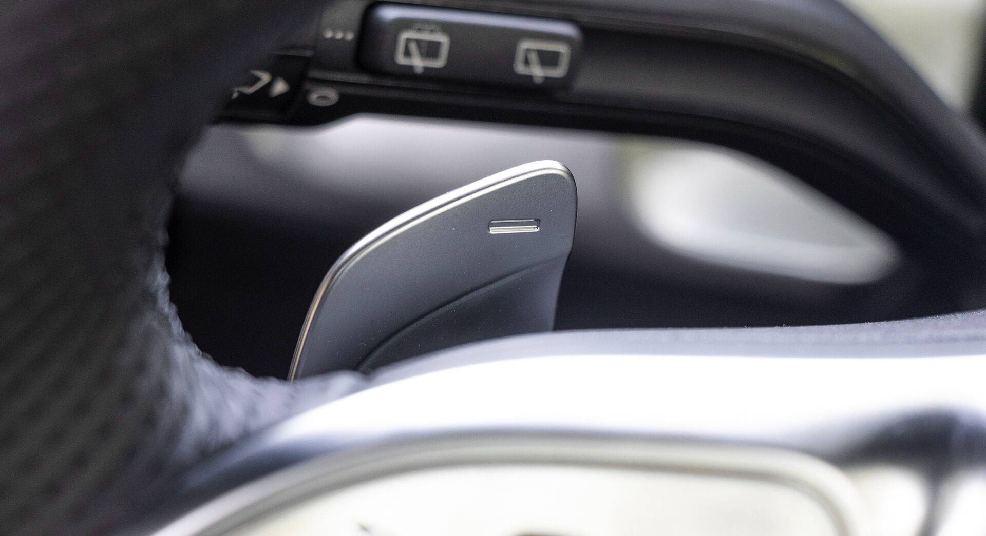 Mercedes-Benz EQB 350 4Matic interior view 14