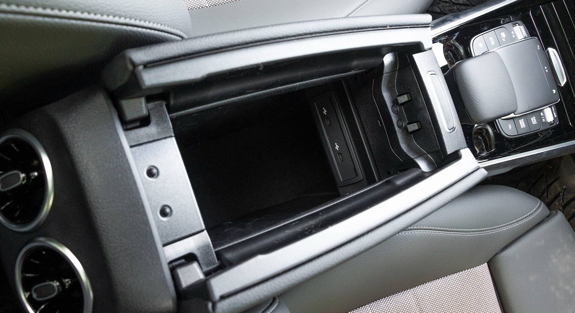 Mercedes-Benz EQB 350 4Matic interior view 19