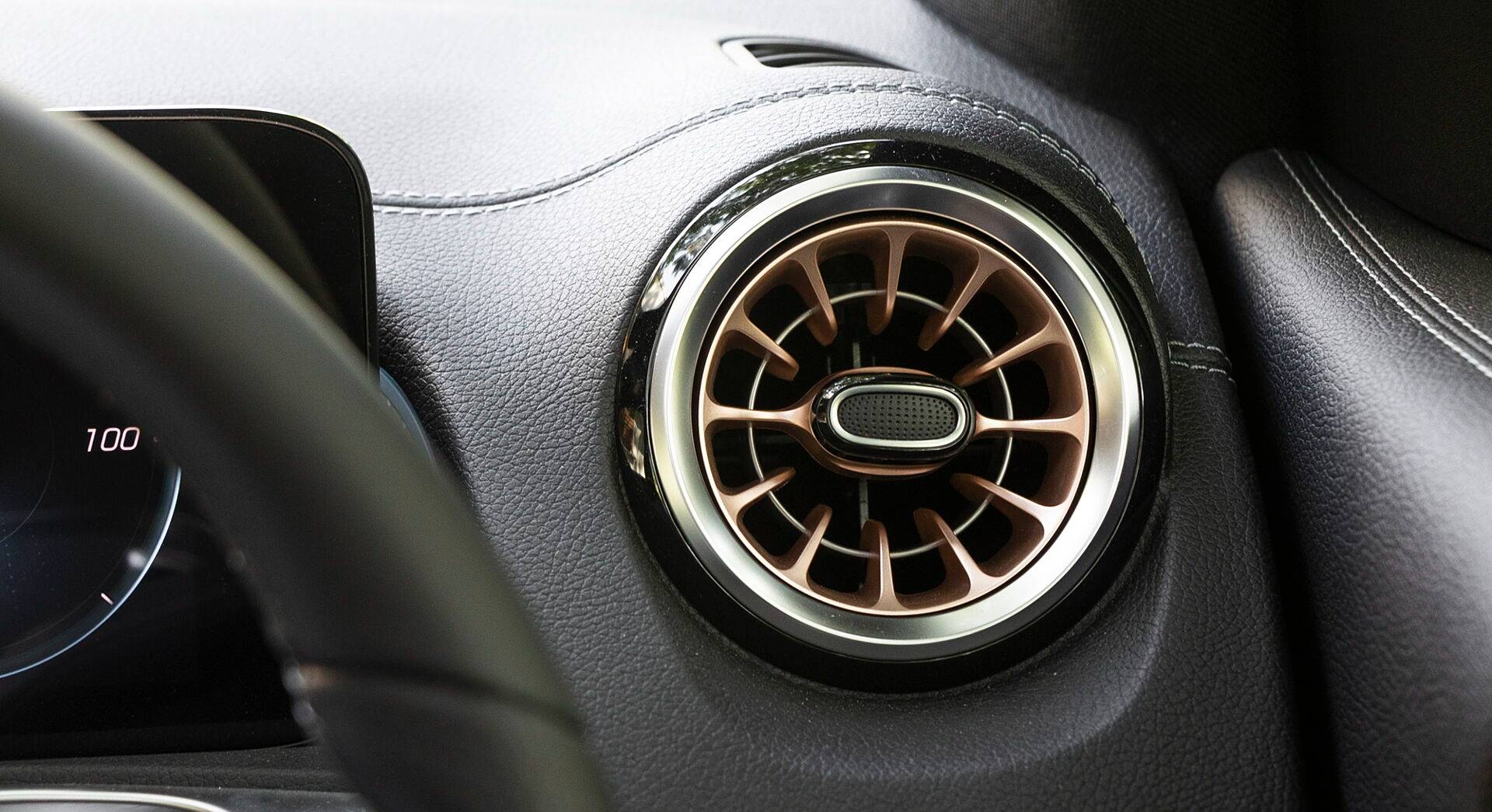 Mercedes-Benz EQB 350 4Matic interior view 28