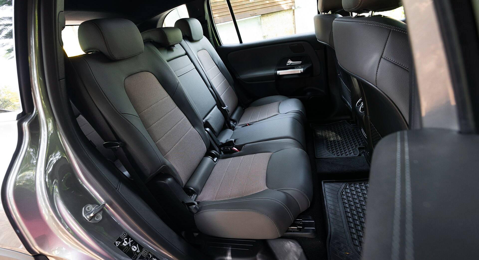Mercedes-Benz EQB 350 4Matic interior view 31