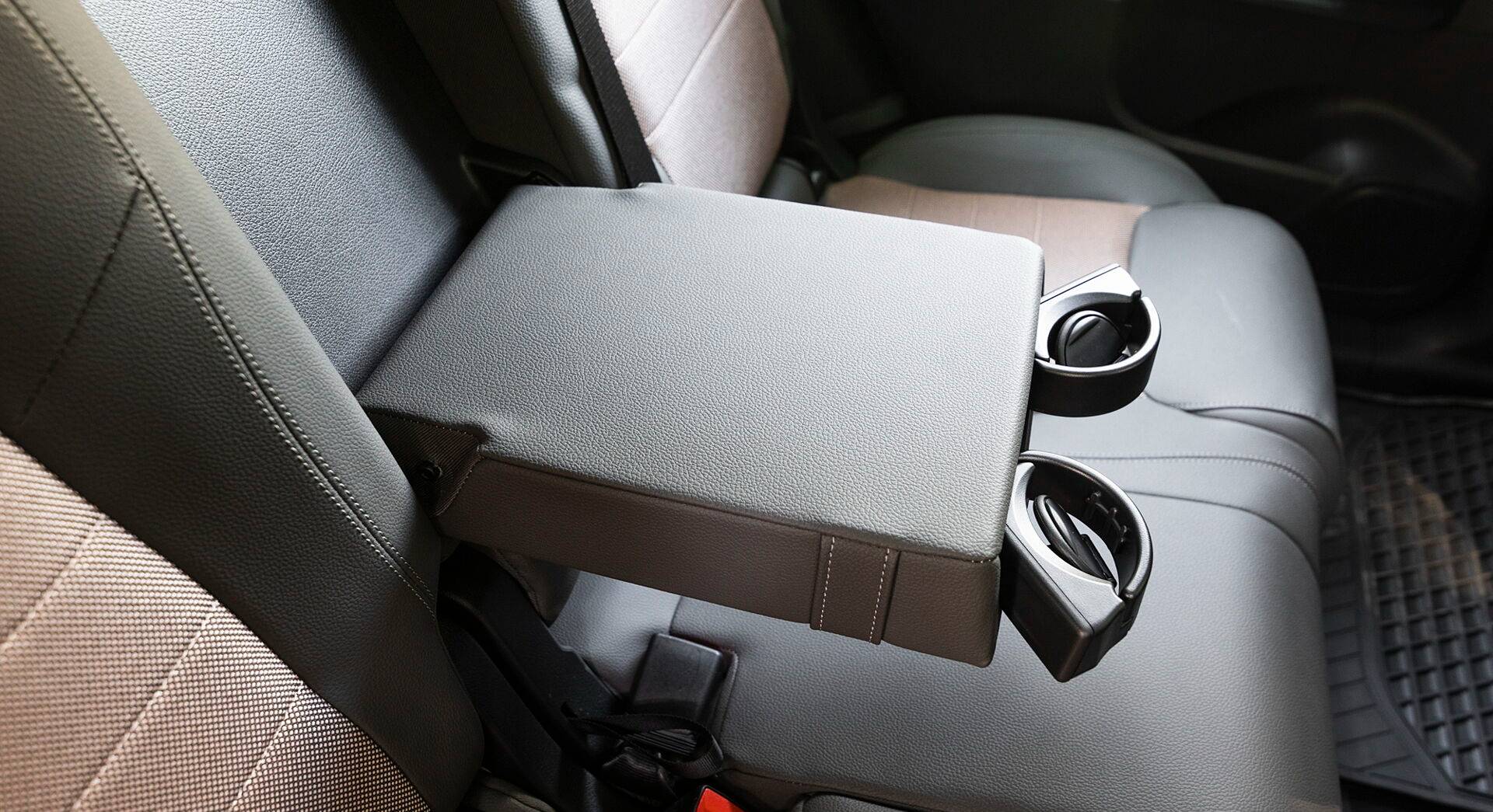 Mercedes-Benz EQB 350 4Matic interior view 33