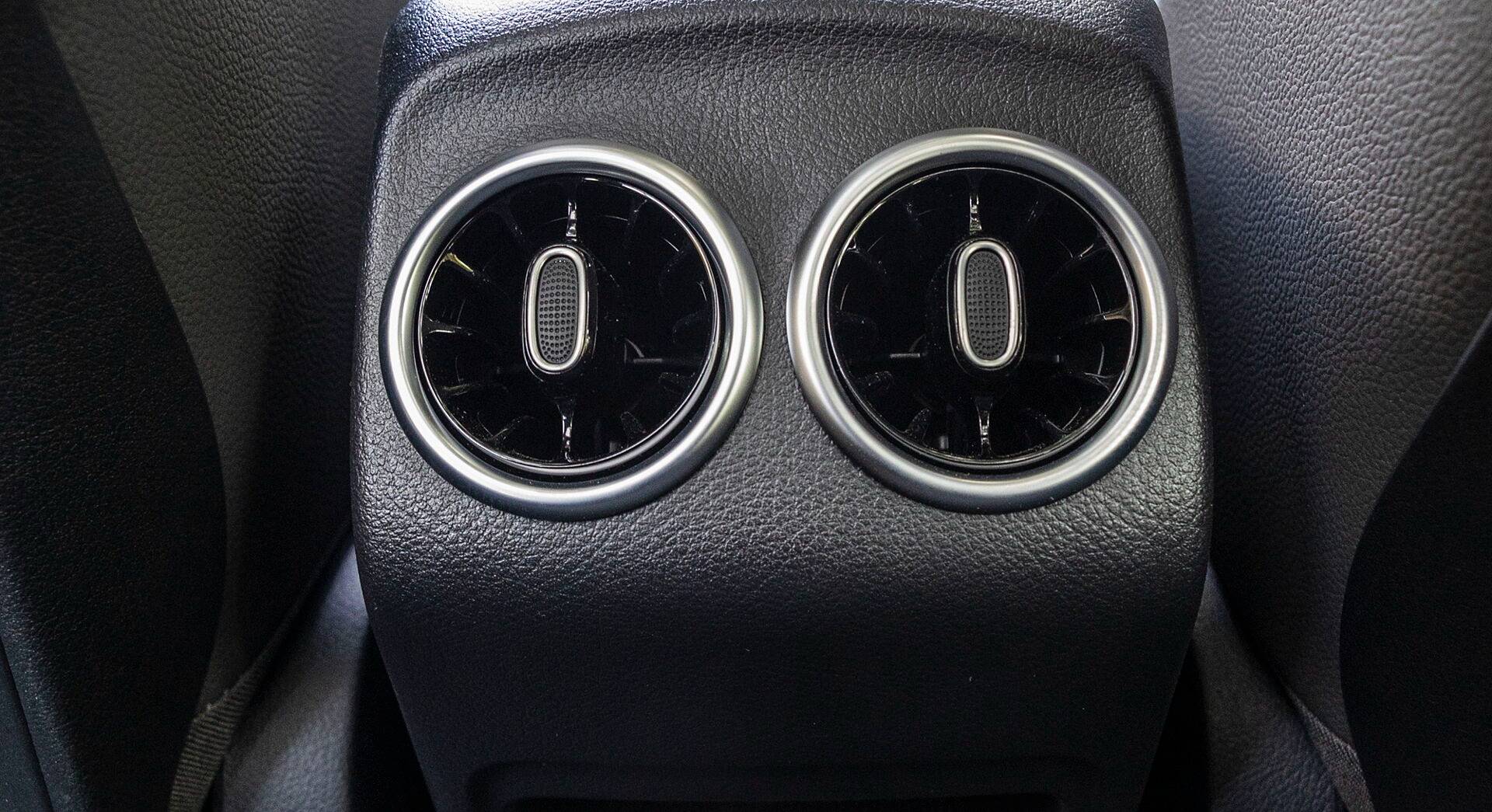 Mercedes-Benz EQB 350 4Matic interior view 34