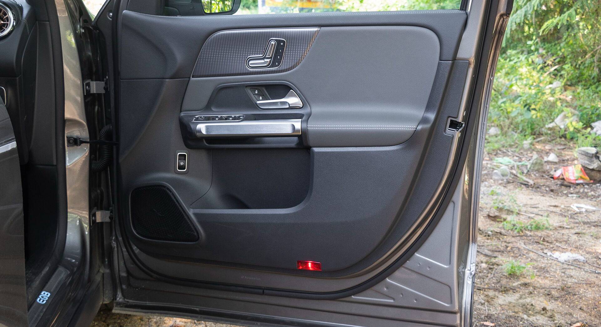Mercedes-Benz EQB 350 4Matic interior view 38
