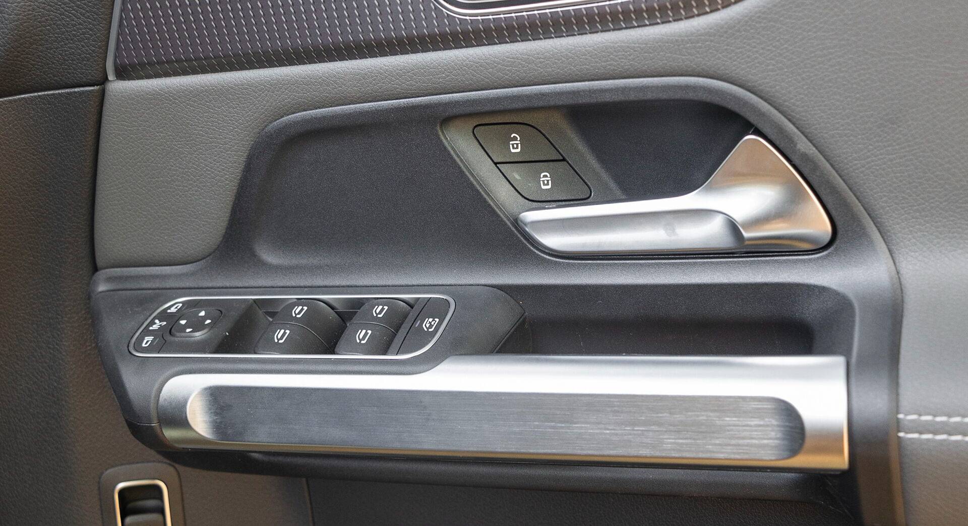 Mercedes-Benz EQB 350 4Matic interior view 39