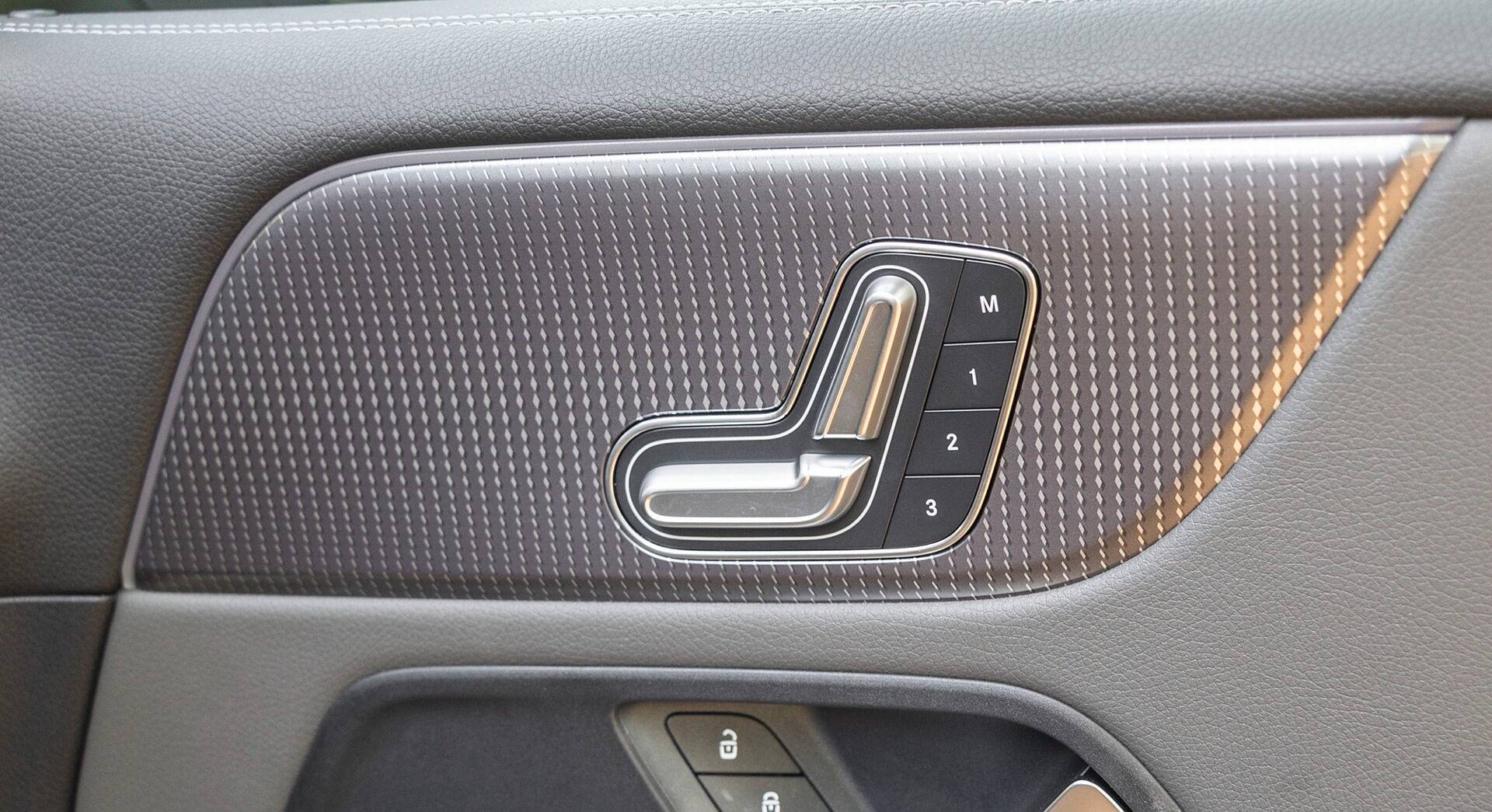 Mercedes-Benz EQB 350 4Matic interior view 41
