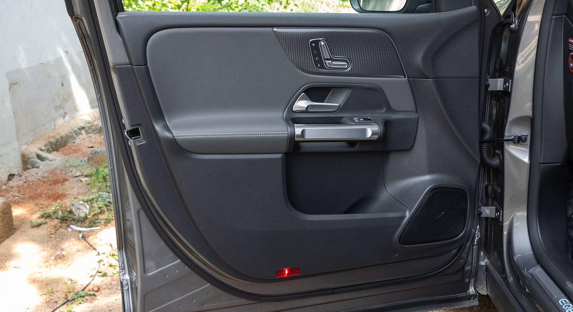 Mercedes-Benz EQB 350 4Matic interior view 42