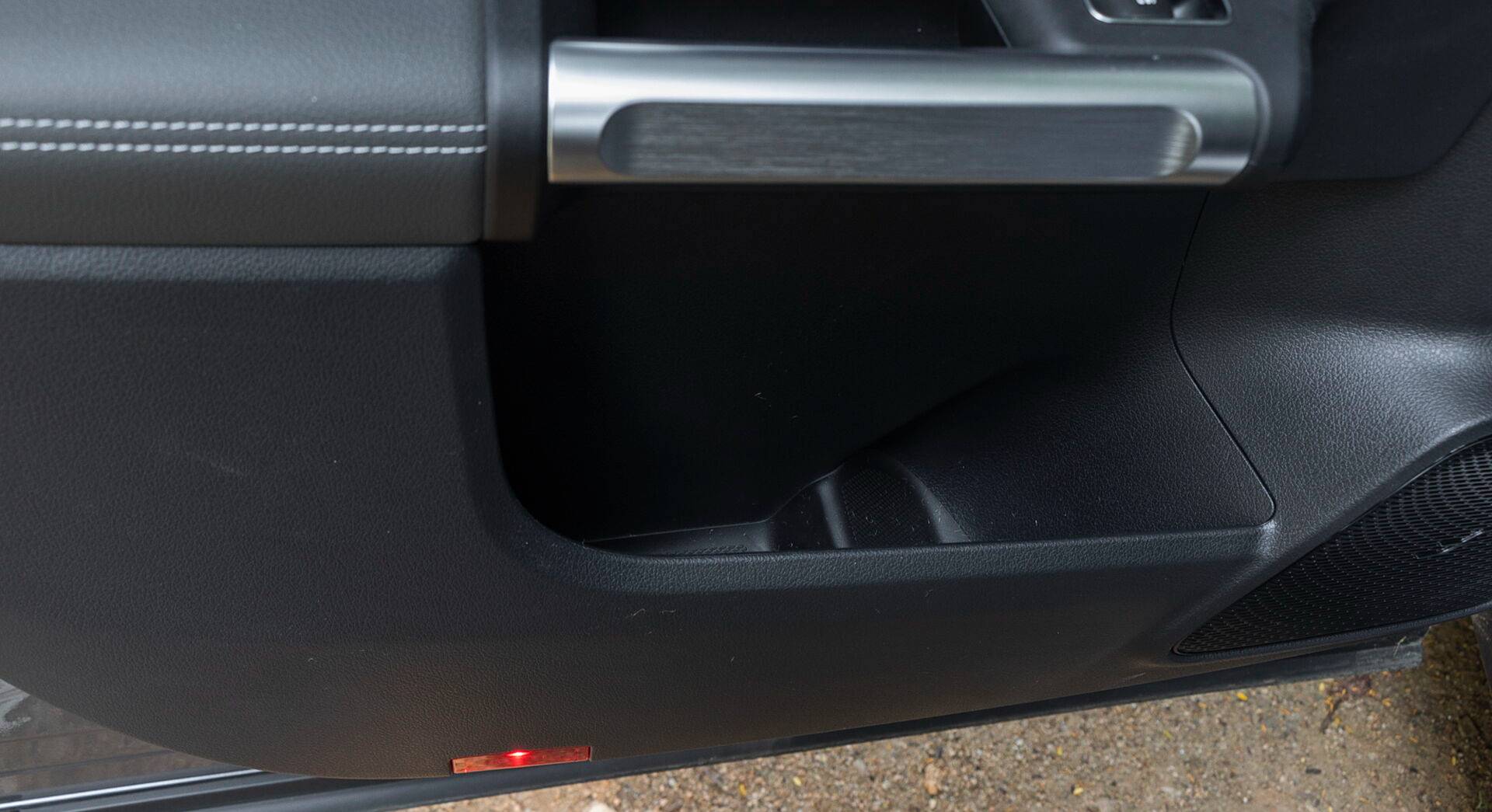Mercedes-Benz EQB 350 4Matic interior view 44