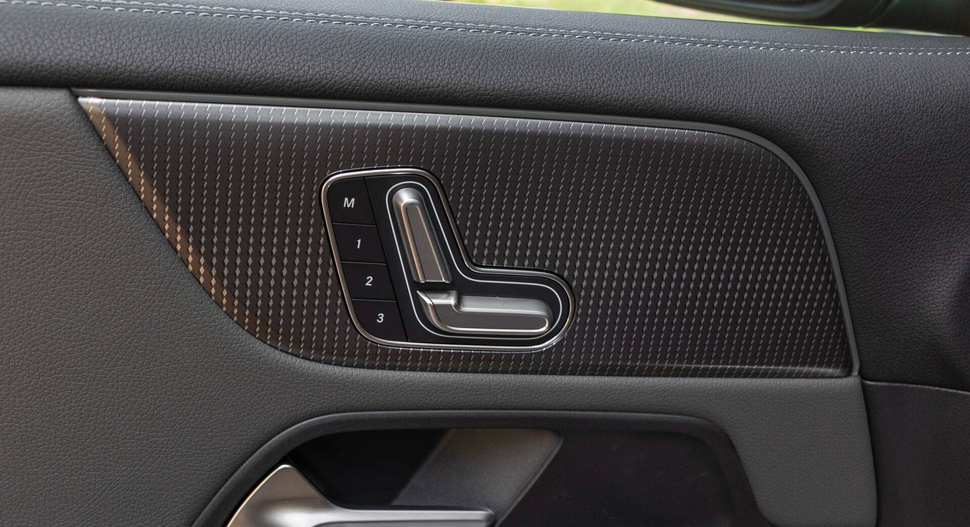 Mercedes-Benz EQB 350 4Matic interior view 46