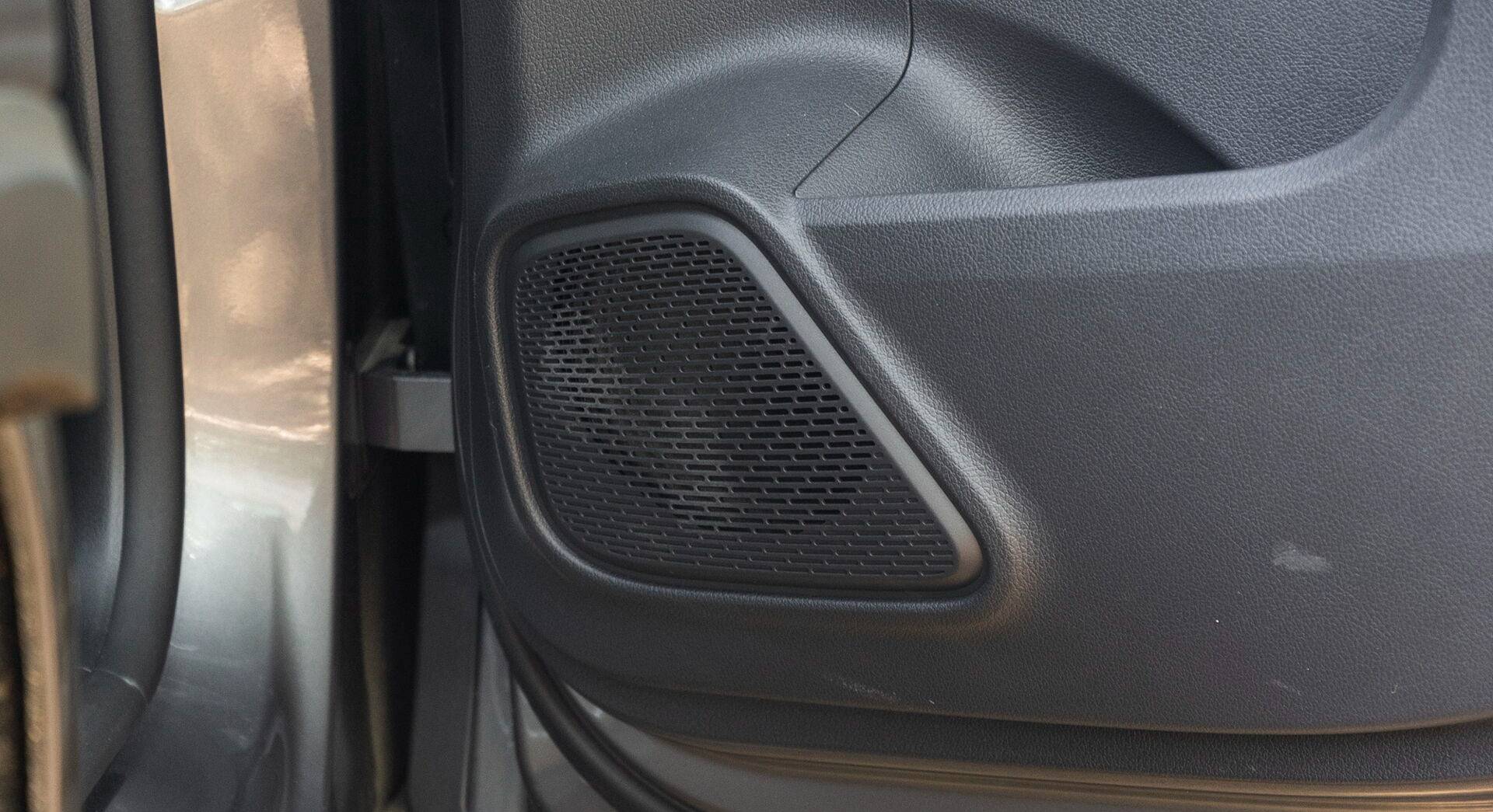 Mercedes-Benz EQB 350 4Matic interior view 49