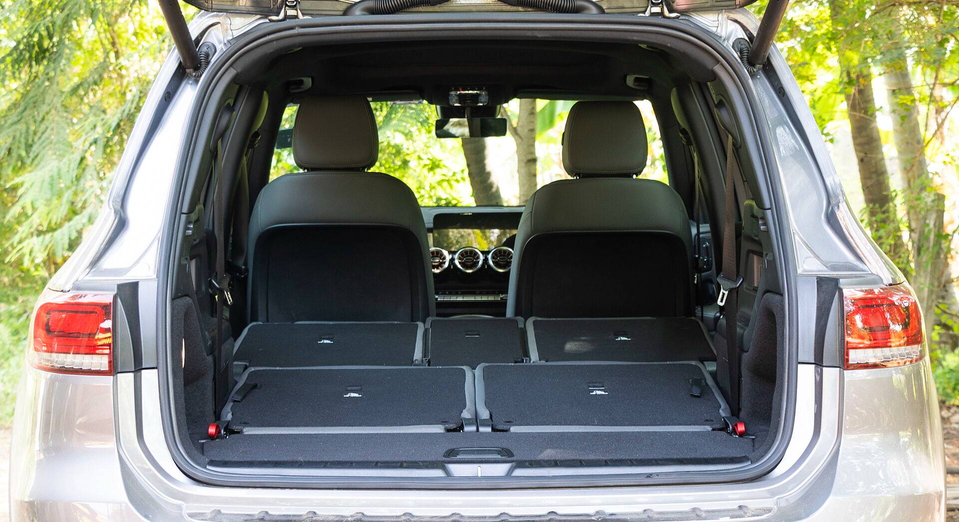 Mercedes-Benz EQB 350 4Matic interior view 50