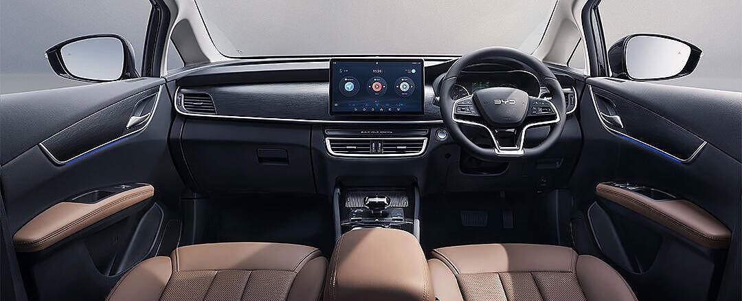 BYD eMAX 7 interior view 1