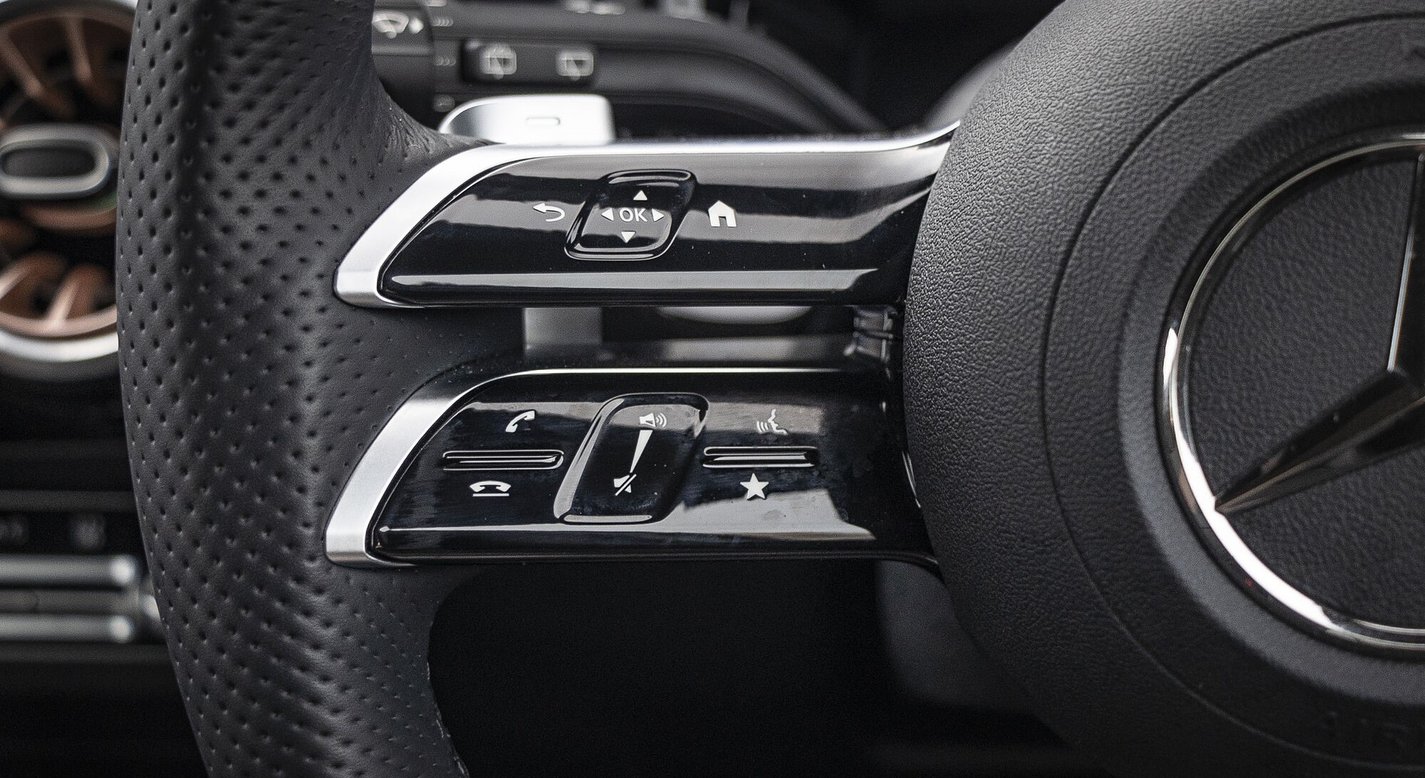 Mercedes-Benz EQA 250+ interior view 4