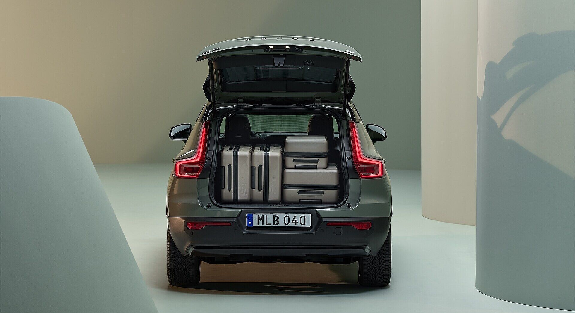 Volvo EX40 interior view 10