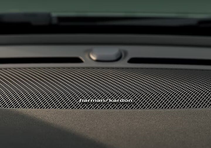 Volvo EX40 interior view 8