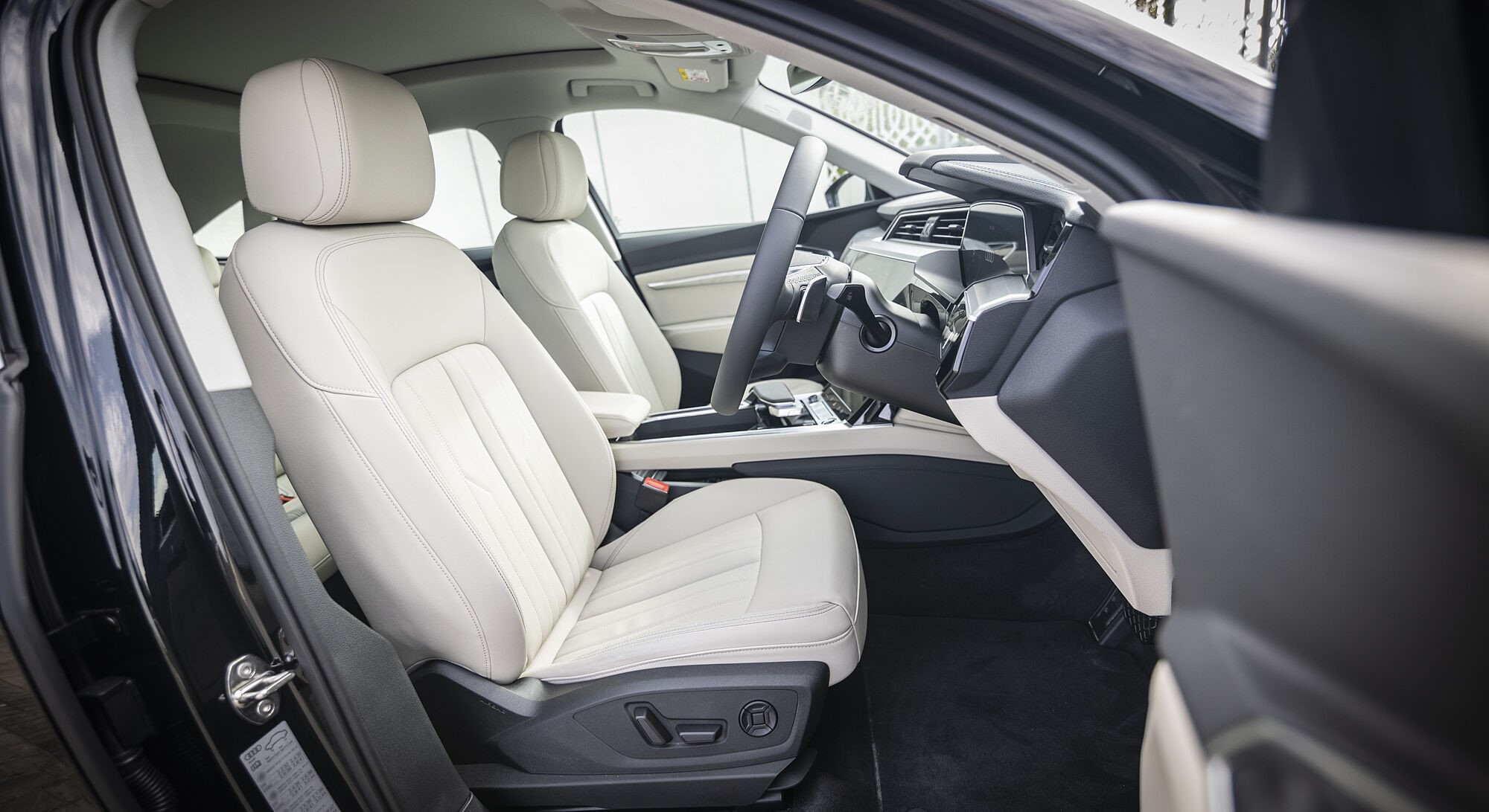 Audi Q8 e-tron interior view 2