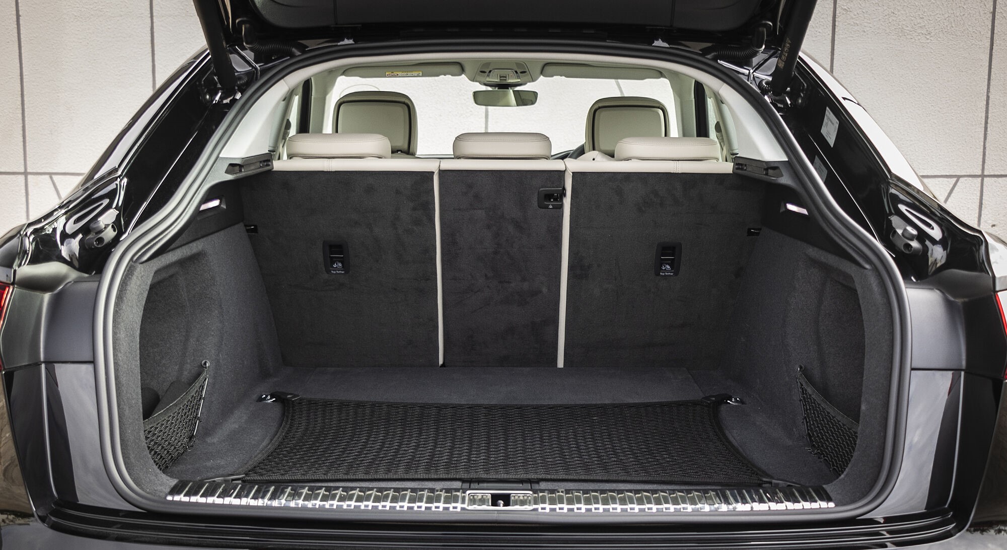 Audi Q8 e-tron interior view 7
