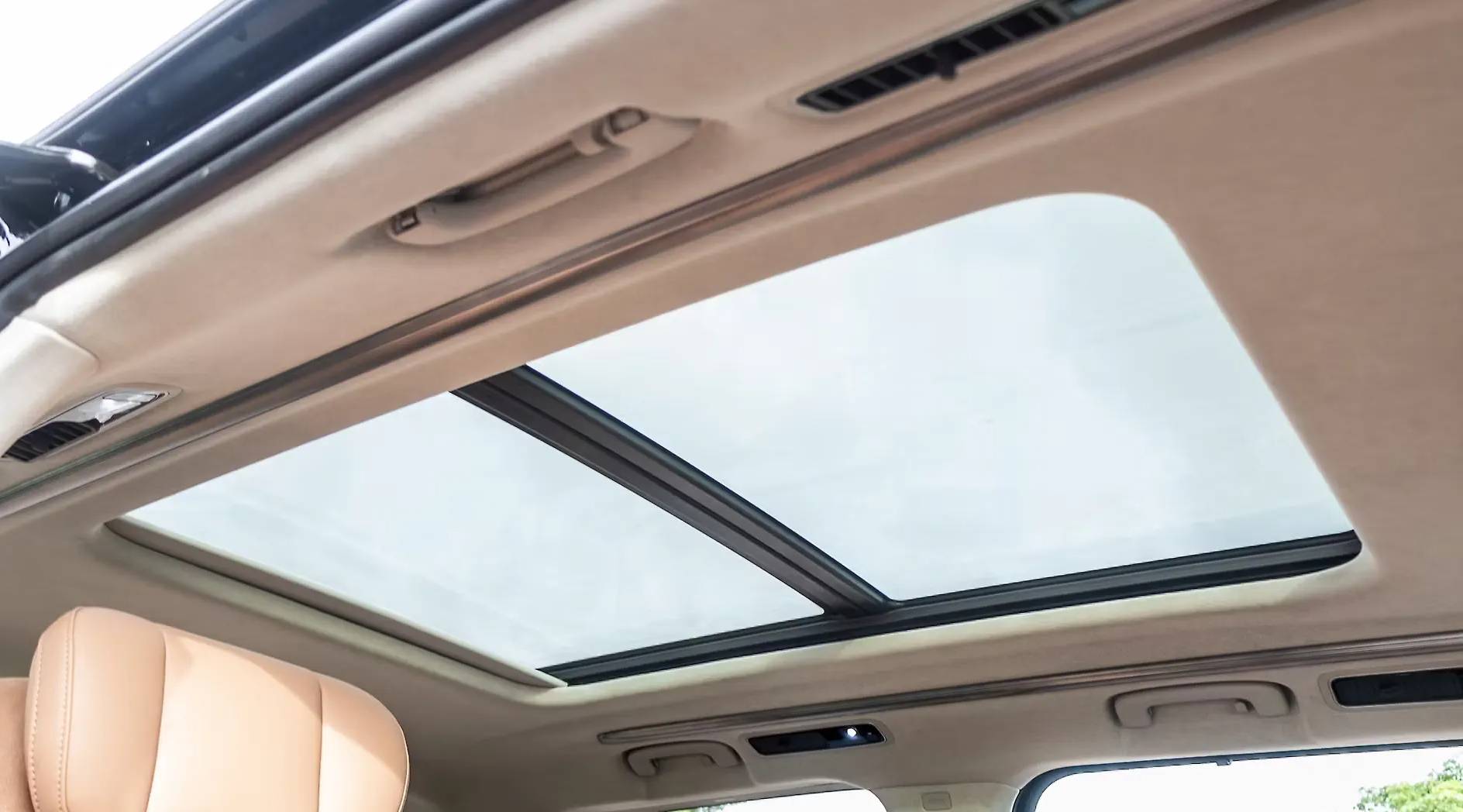 MG M9 interior view 11