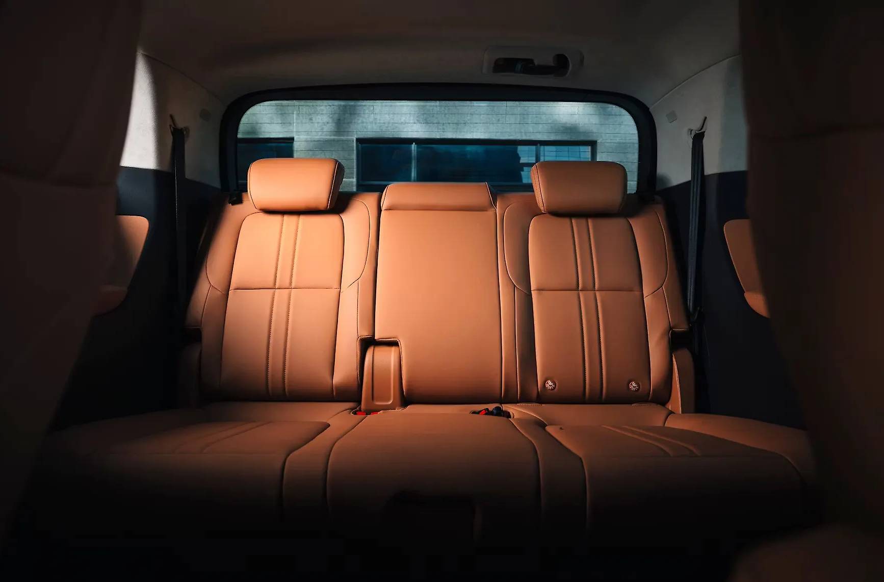 MG M9 interior view 4