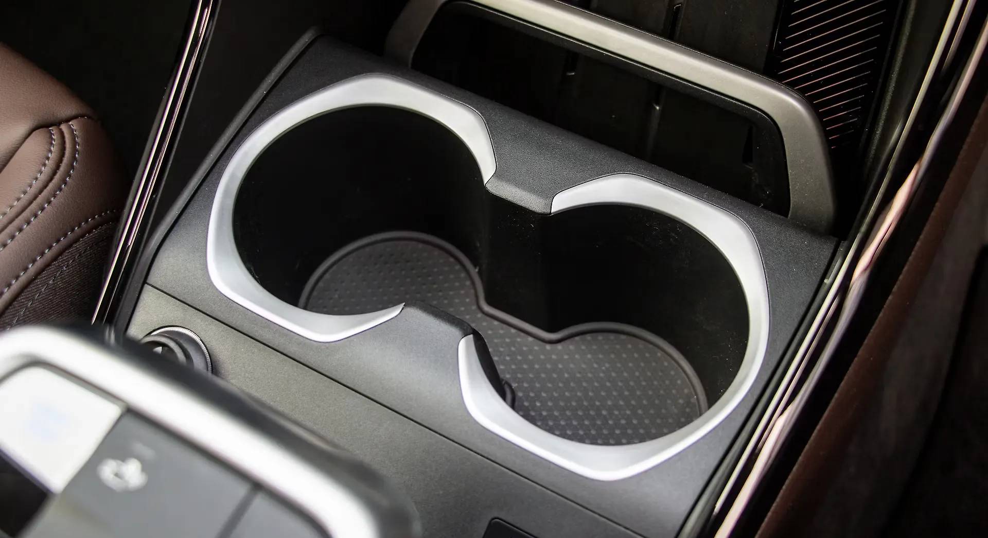 BMW iX1 LWB eDrive20L interior view 4