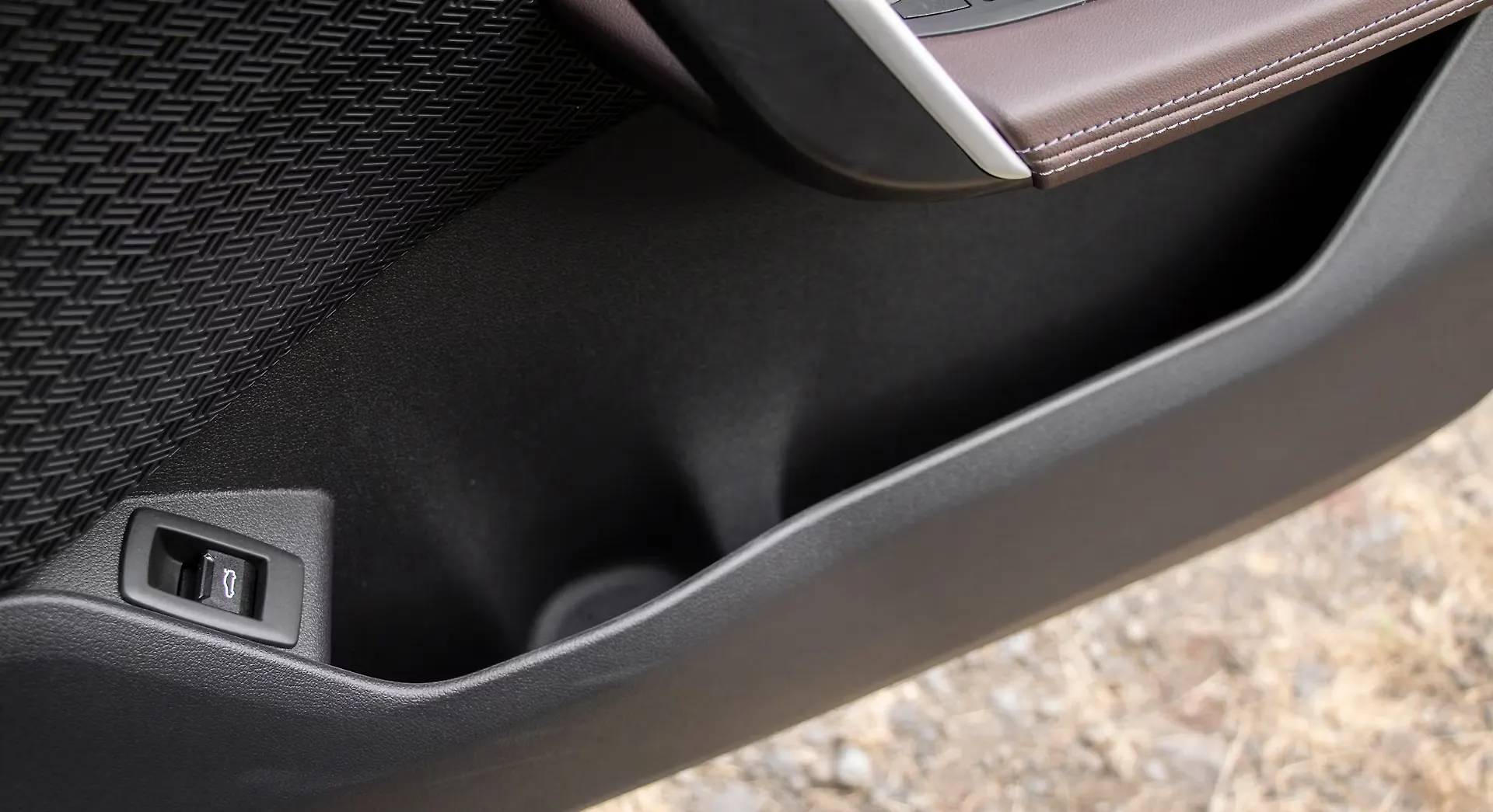 BMW iX1 LWB eDrive20L interior view 9