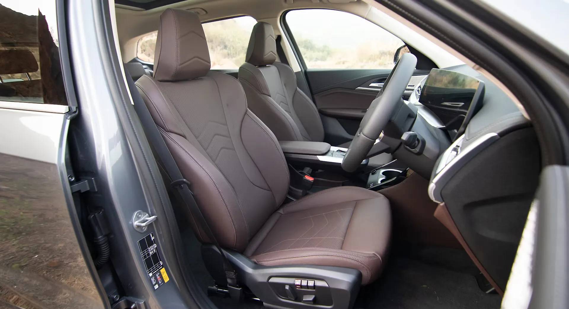 BMW iX1 LWB eDrive20L interior view 21