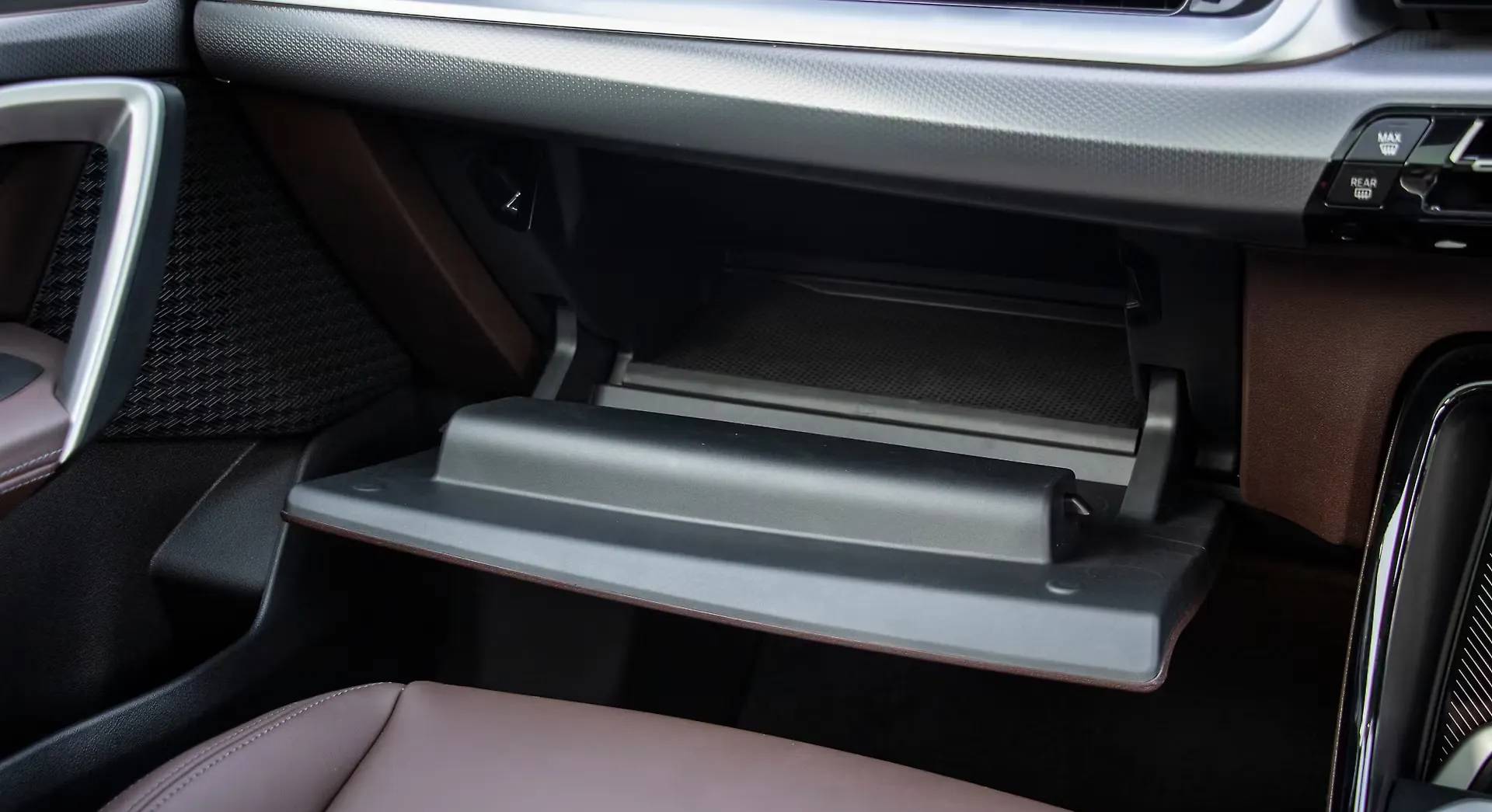BMW iX1 LWB eDrive20L interior view 27