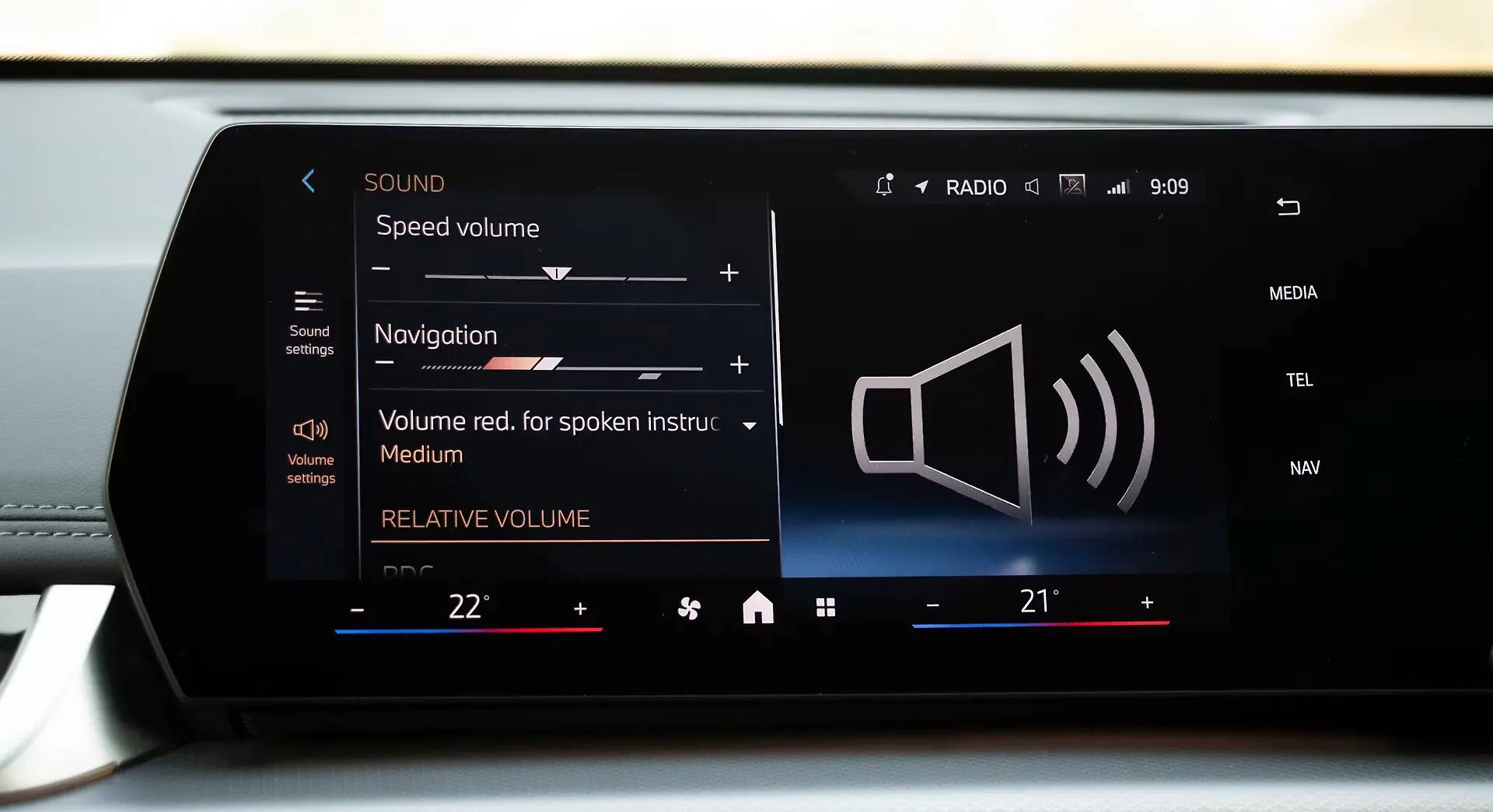 BMW iX1 LWB eDrive20L interior view 29