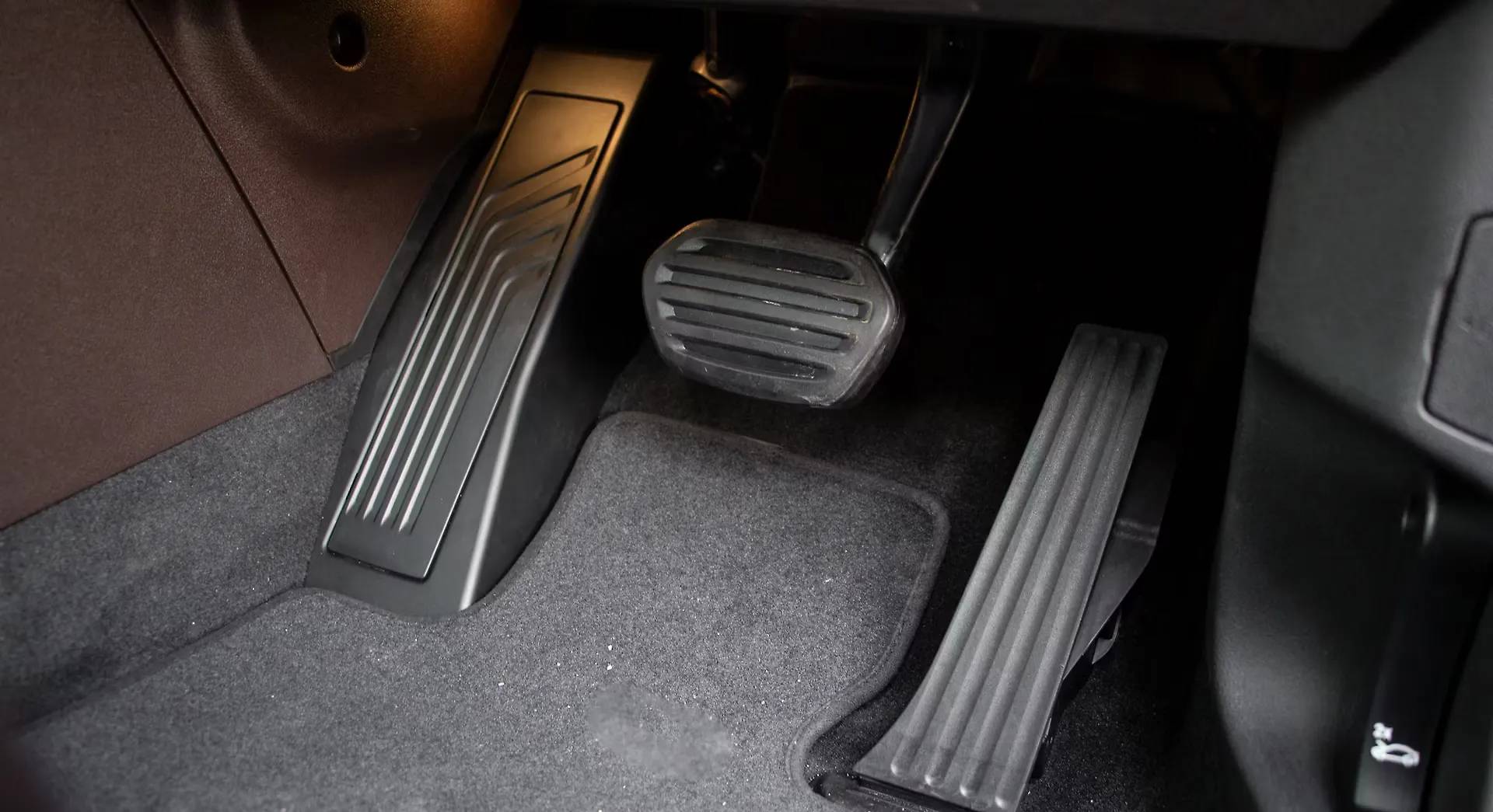 BMW iX1 LWB eDrive20L interior view 1