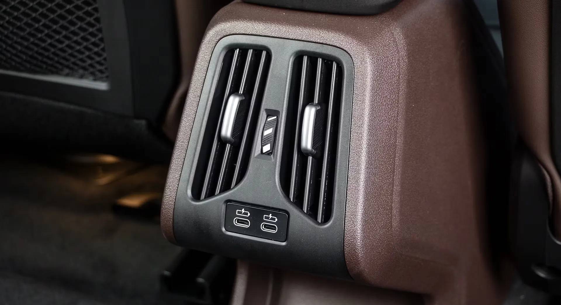 BMW iX1 LWB eDrive20L interior view 10